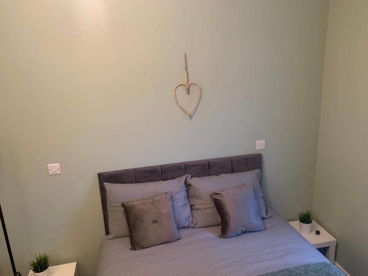 2 Bedroom Cheerful House Close To City Center เบลฟาสต์ ภายนอก รูปภาพ