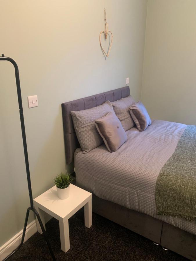 2 Bedroom Cheerful House Close To City Center เบลฟาสต์ ภายนอก รูปภาพ