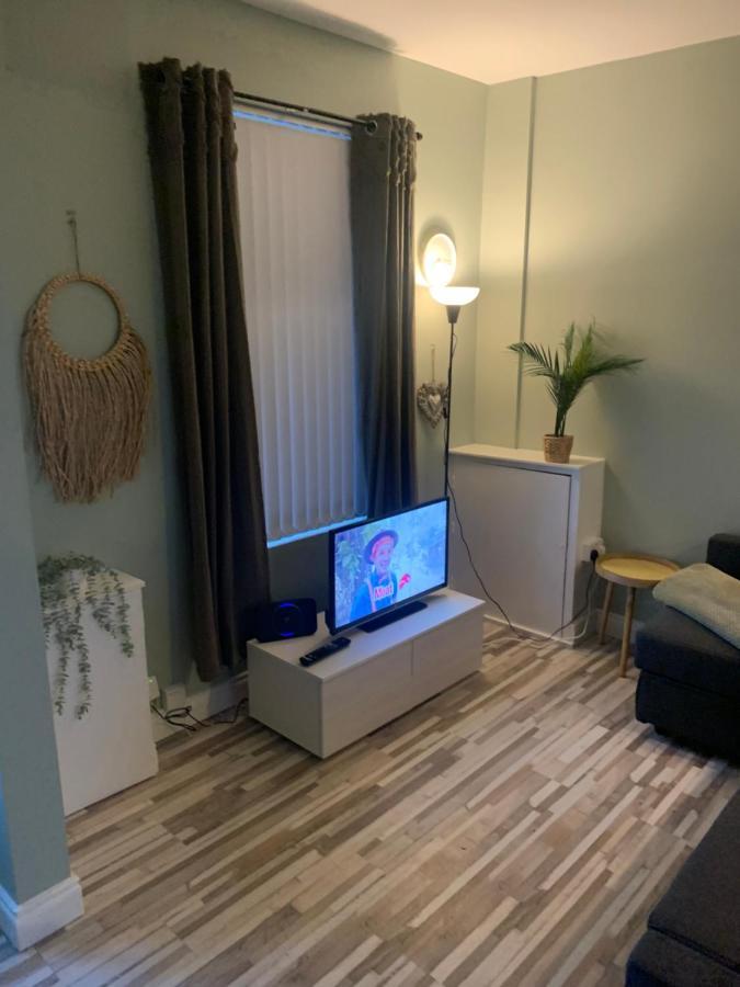 2 Bedroom Cheerful House Close To City Center เบลฟาสต์ ภายนอก รูปภาพ