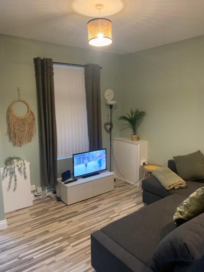 2 Bedroom Cheerful House Close To City Center เบลฟาสต์ ภายนอก รูปภาพ